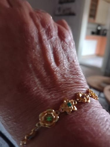 Customer photo review of Gepersonaliseerde Geboortebloem Armband