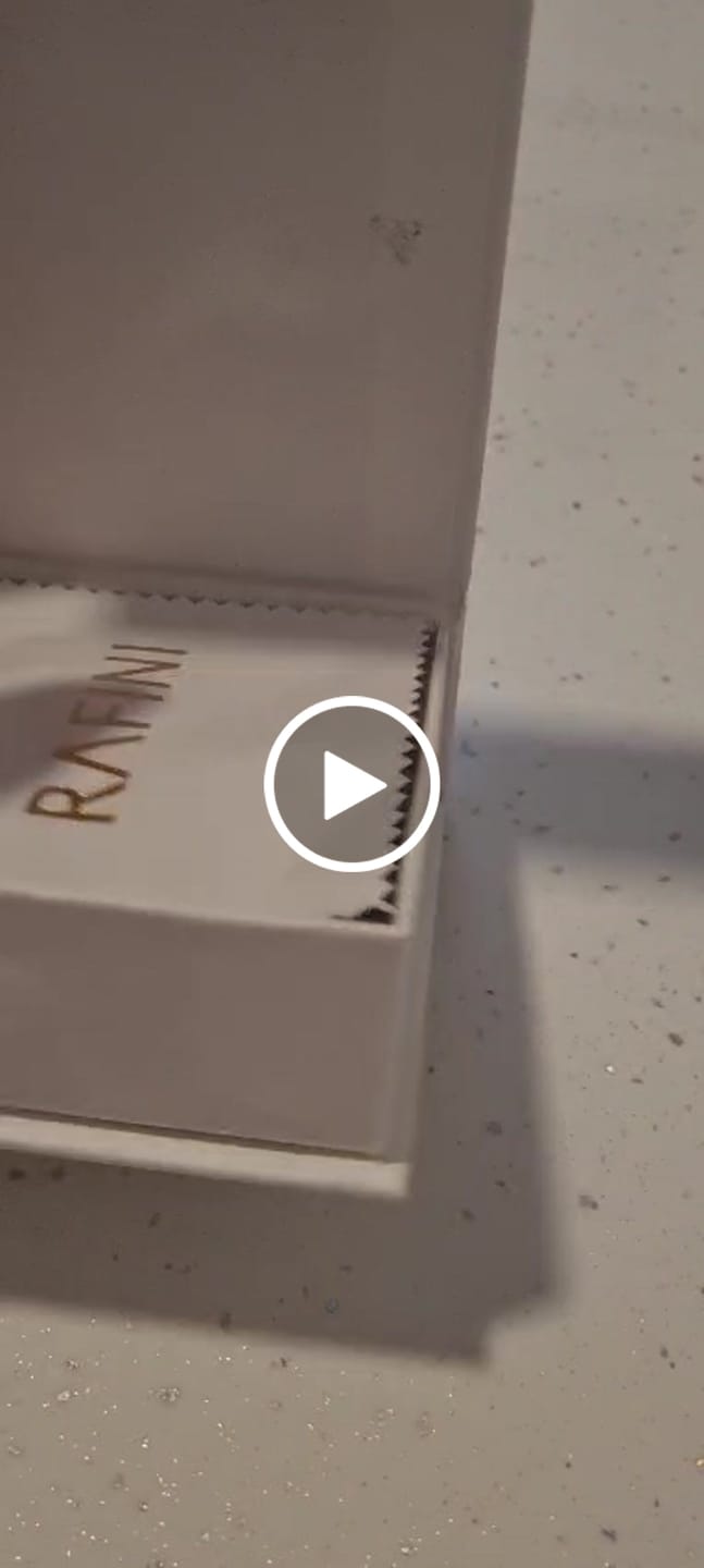 Customer video review of Bratara - Royal Clover