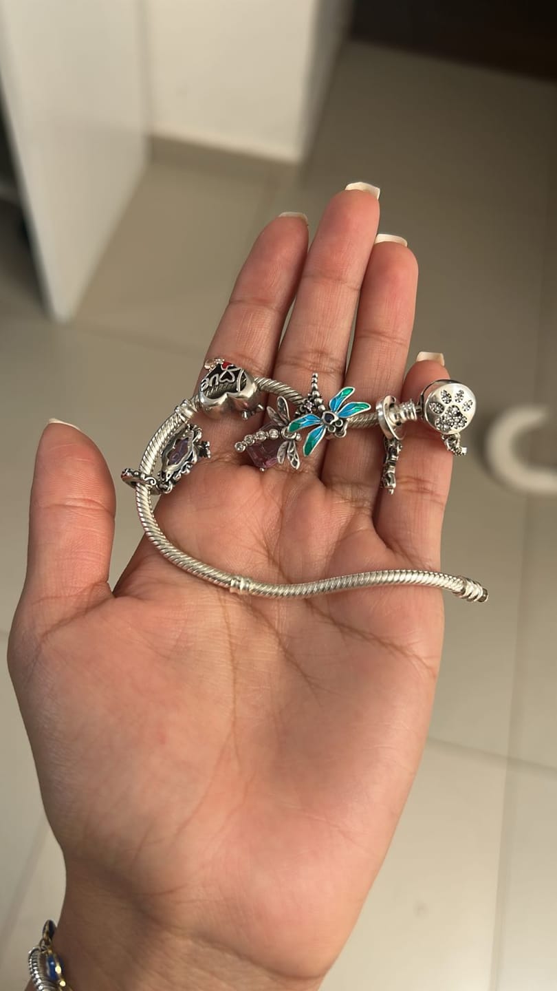 Customer photo review of Pulsera Huella de Perrito Diamantes