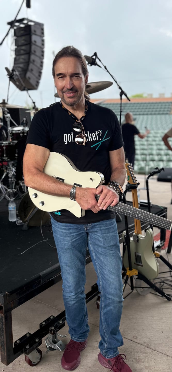Customer photo review of Groove T-shirt (Black/Aqua)
