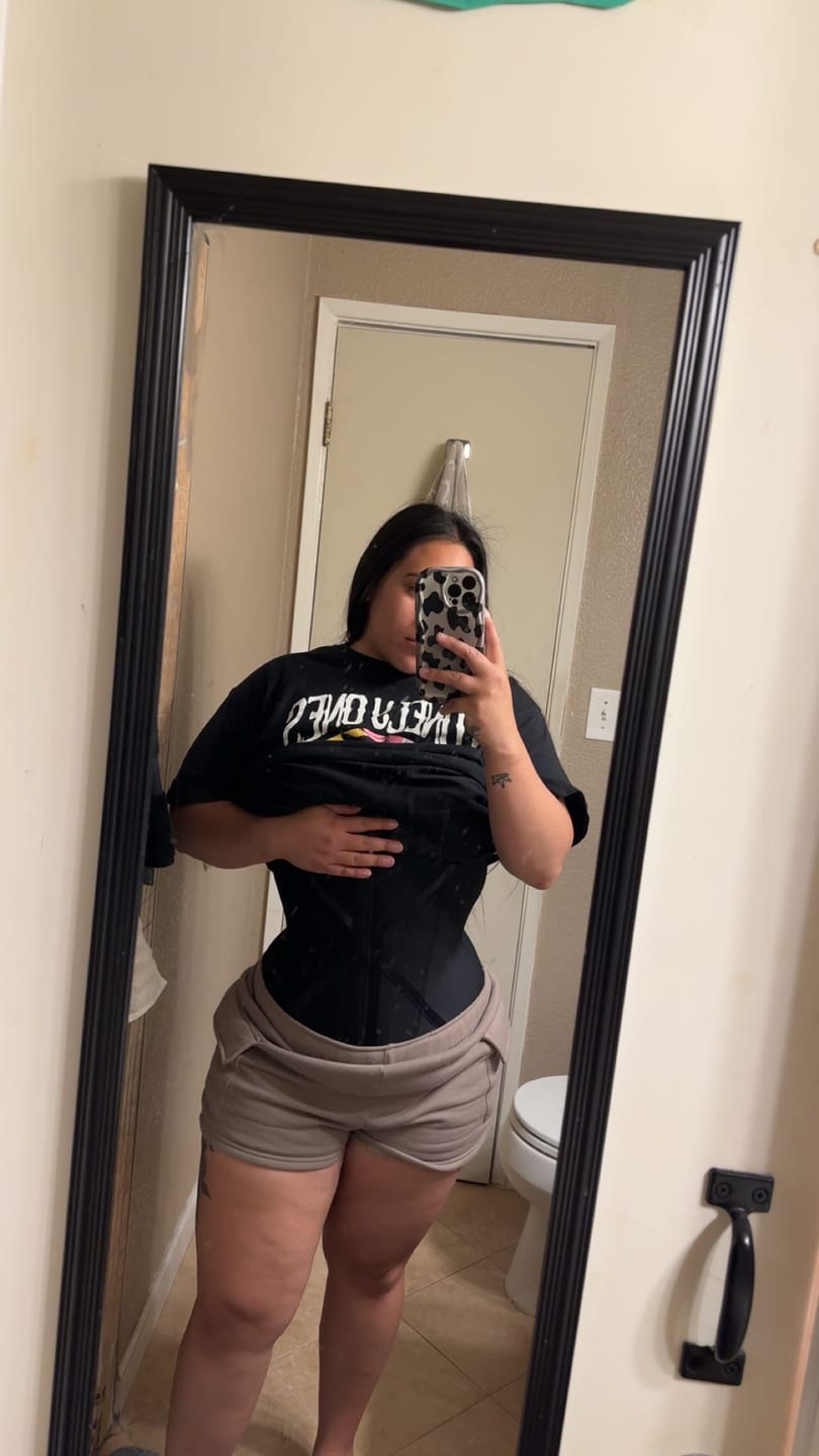 Customer photo review of 2002 Ultra Snatching Waist Trainer