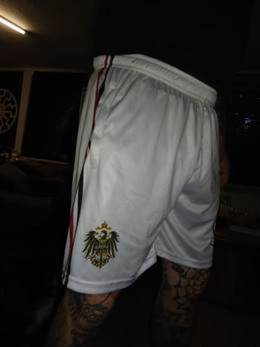 Customer photo review of Fußball Shorts Deutsches Reich, schwarz-weiß-rot, mit Seitentaschen und Reißverschlüssen
