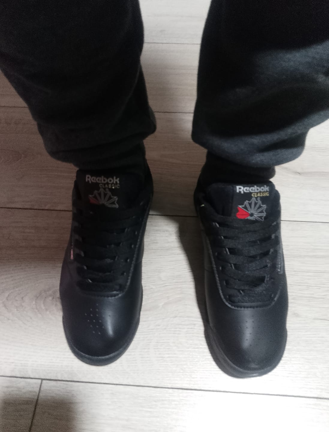 Customer photo review of Zapatilla Reebok Princess Mujer Mono Negro