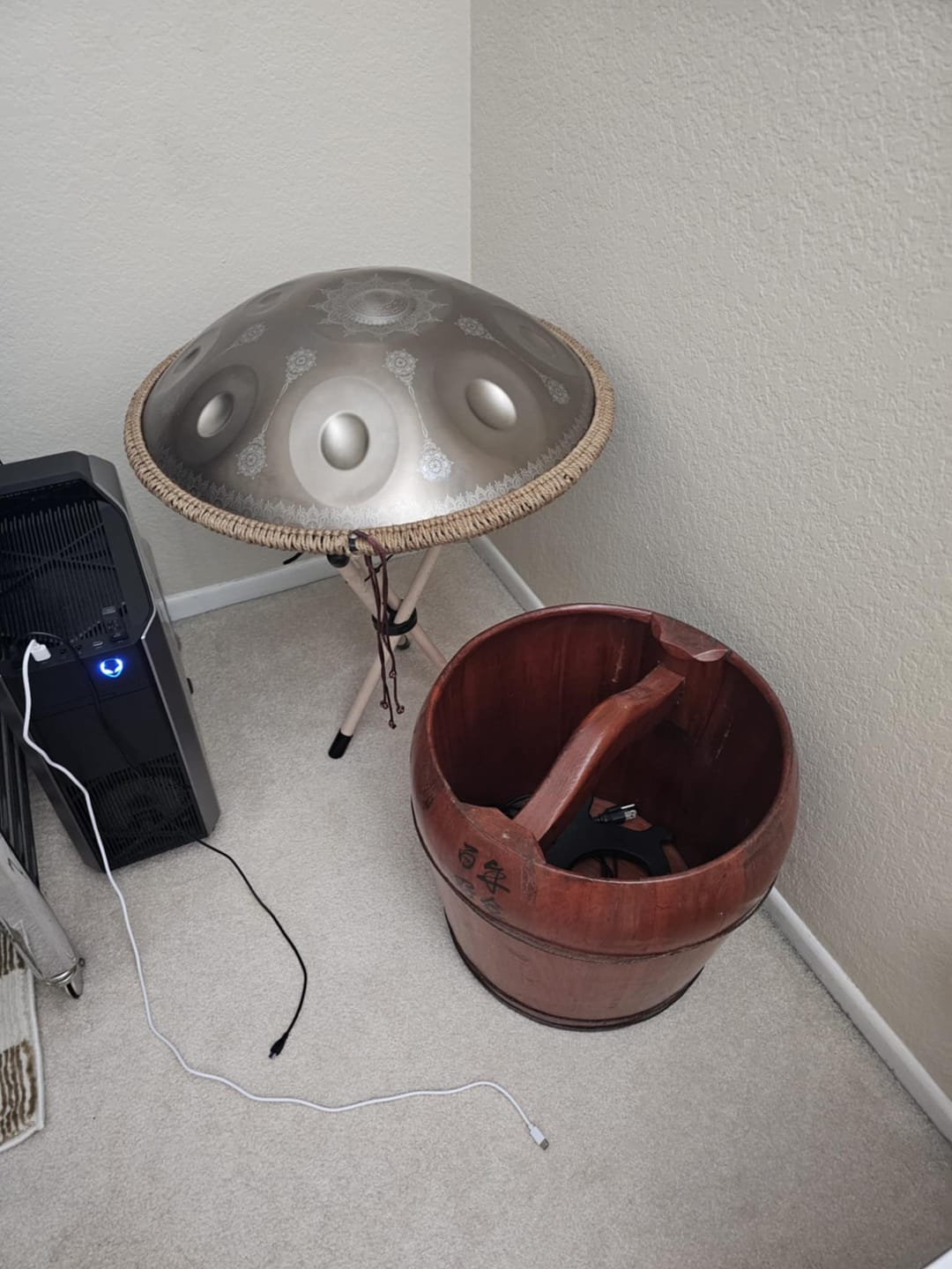 Customer photo review of Cosmos Handpan - Golden Mandarins 12 Notes in D Minor - Tambourine Gift Set