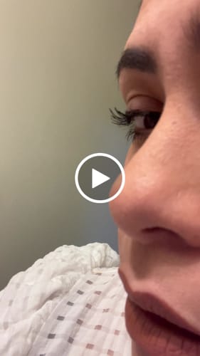 Customer video review of Suero para pestañas y cejas