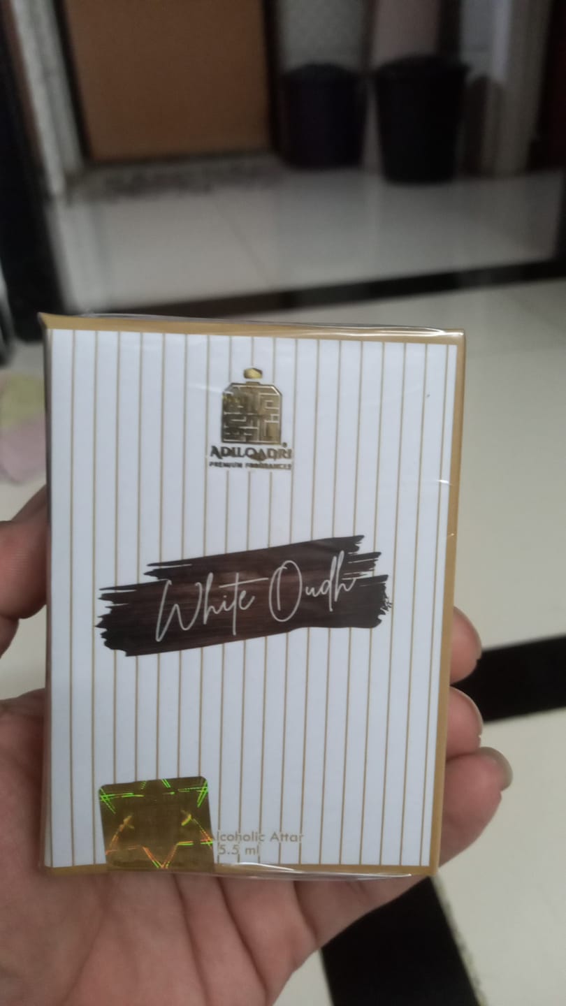 Customer photo review of White Oudh Luxury Attar Perfume
