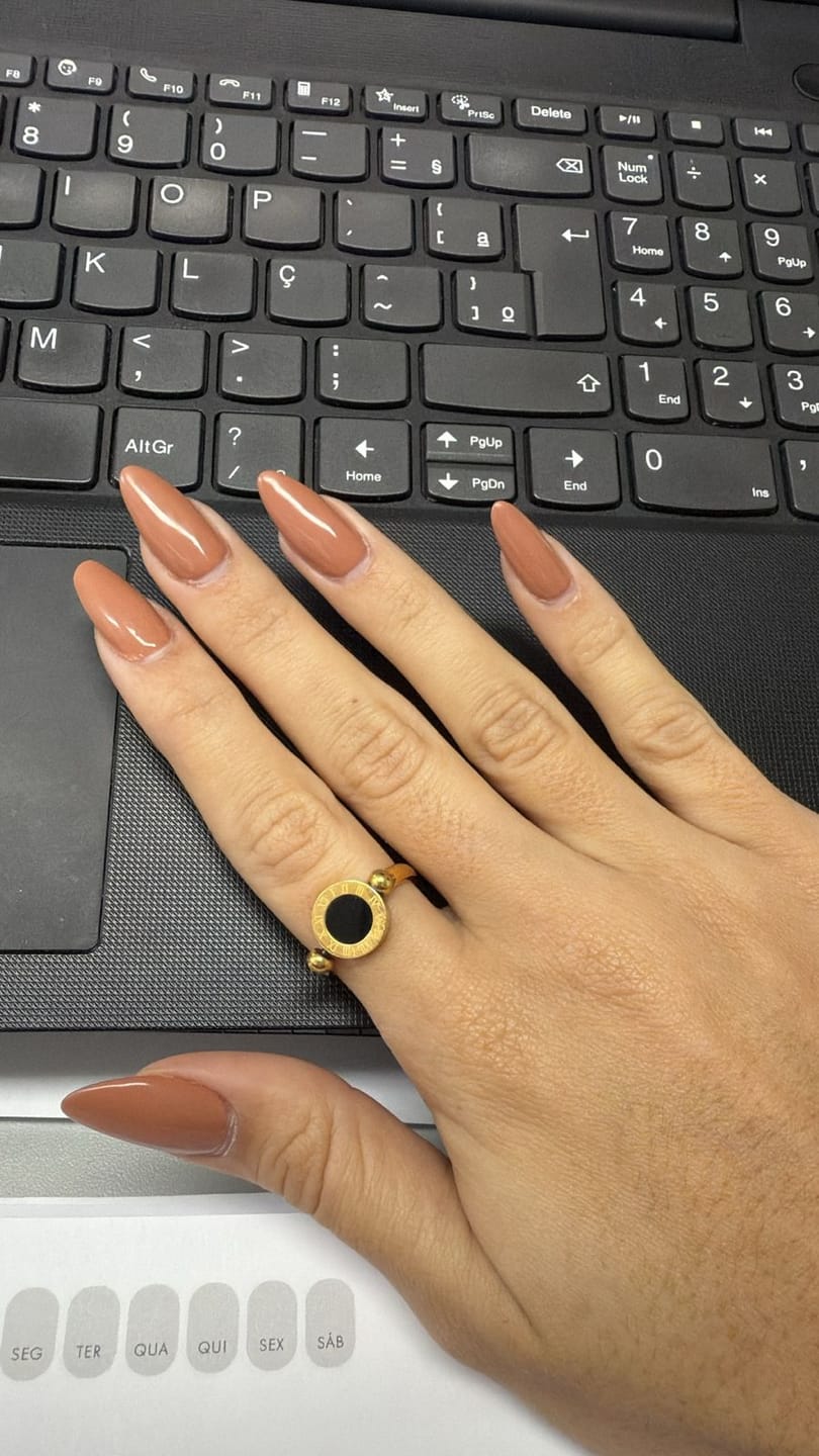 Customer photo review of Anel Giratório Numeral Romanos Banhado em Ouro 18K