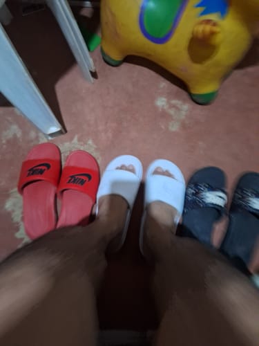 Customer photo review of Nike Men's Kobe Bryant Kobe Offcourt Slides