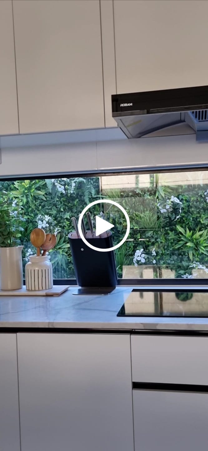 Customer video review of Flowering White Jasmine Fake Green Wall / Artificial Vertical Garden 1m x 1m UV Resistant