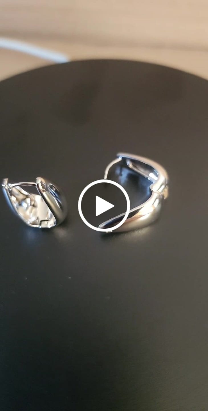 Customer video review of Salma 18k White Gold Plated 15mm Chunky U-Shaped Hoop Earrings