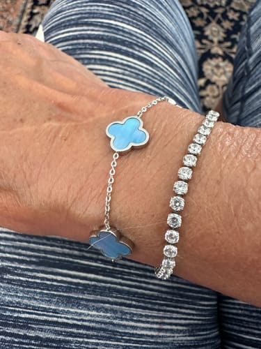 Customer photo review of Sky Clover Armband | 18K vergoldet