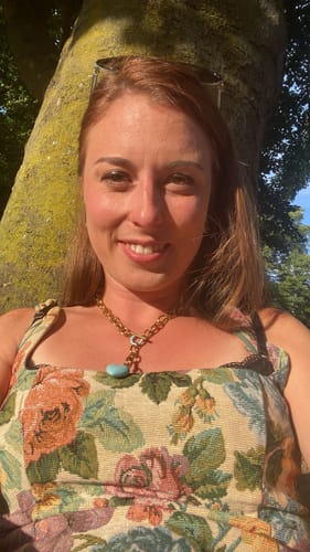 Customer photo review of The Kiss Necklace Blue