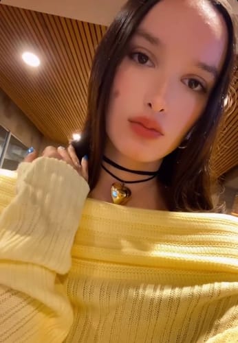 Customer photo review of SWEATER LINA AMARILLO