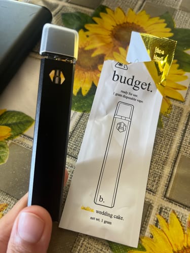 Customer photo review of 1 Gram THC-A Blend Vape Pen | Wedding Cake - Indica
