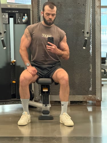 Customer photo review of CUTOFF MUSCLE TEE - PRIMEBEEF / STEEL GREY