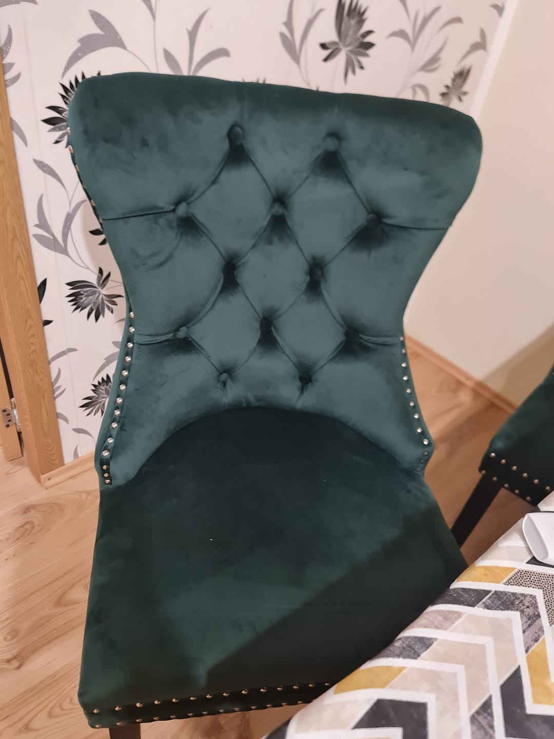 Customer photo review of Scaun tapitat MIYA, verde/negru, stofa catifelata, 54x60x100 cm