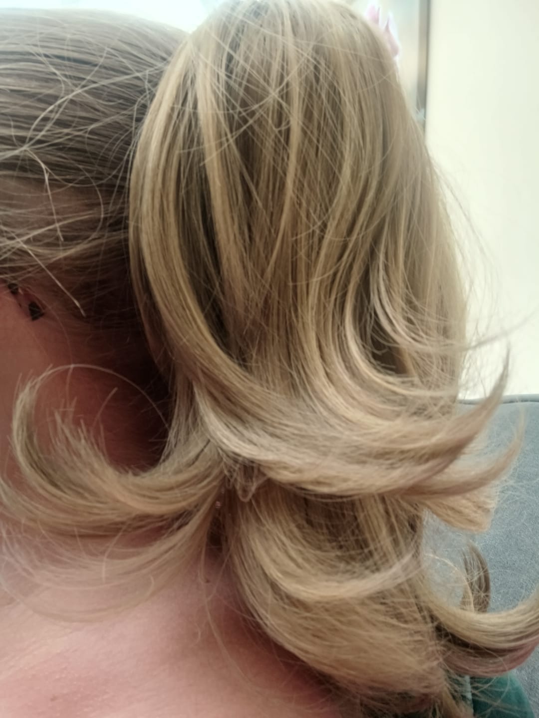 Customer photo review of Stranded Medium Flicky Clip-on Ponytail - Colour #10/12 Pansy