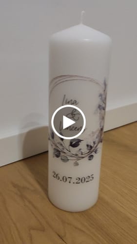 Kundenbewertung mit Video zu Personalized Wedding Candle - Floral Circle - Personalized with Name & Date - Wedding Gift - Pillar Candle - Color: Kerze, Personalization: Namen: Lina & Vincenz
Datum: 26.07.2025