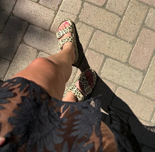 Customer photo review of HappyFlops