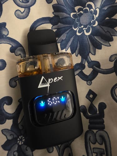 Customer photo review of Dual Chamber Disposable Vape 6G. Delta 9 - Sour Diesel - Wedding Cake