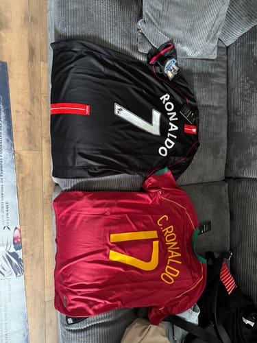 Customer photo review of Cristiano Ronaldo Portugal 2006 World Cup Retro Short-Sleeve Football Jersey