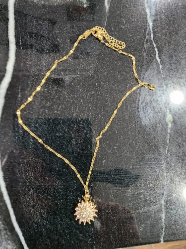 Customer photo review of Flower Anxiety Spinner Necklace