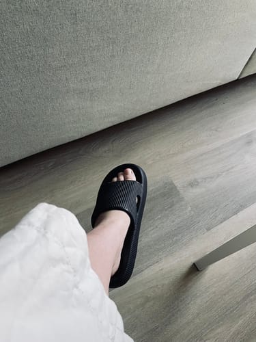 Customer photo review of HappyFlops