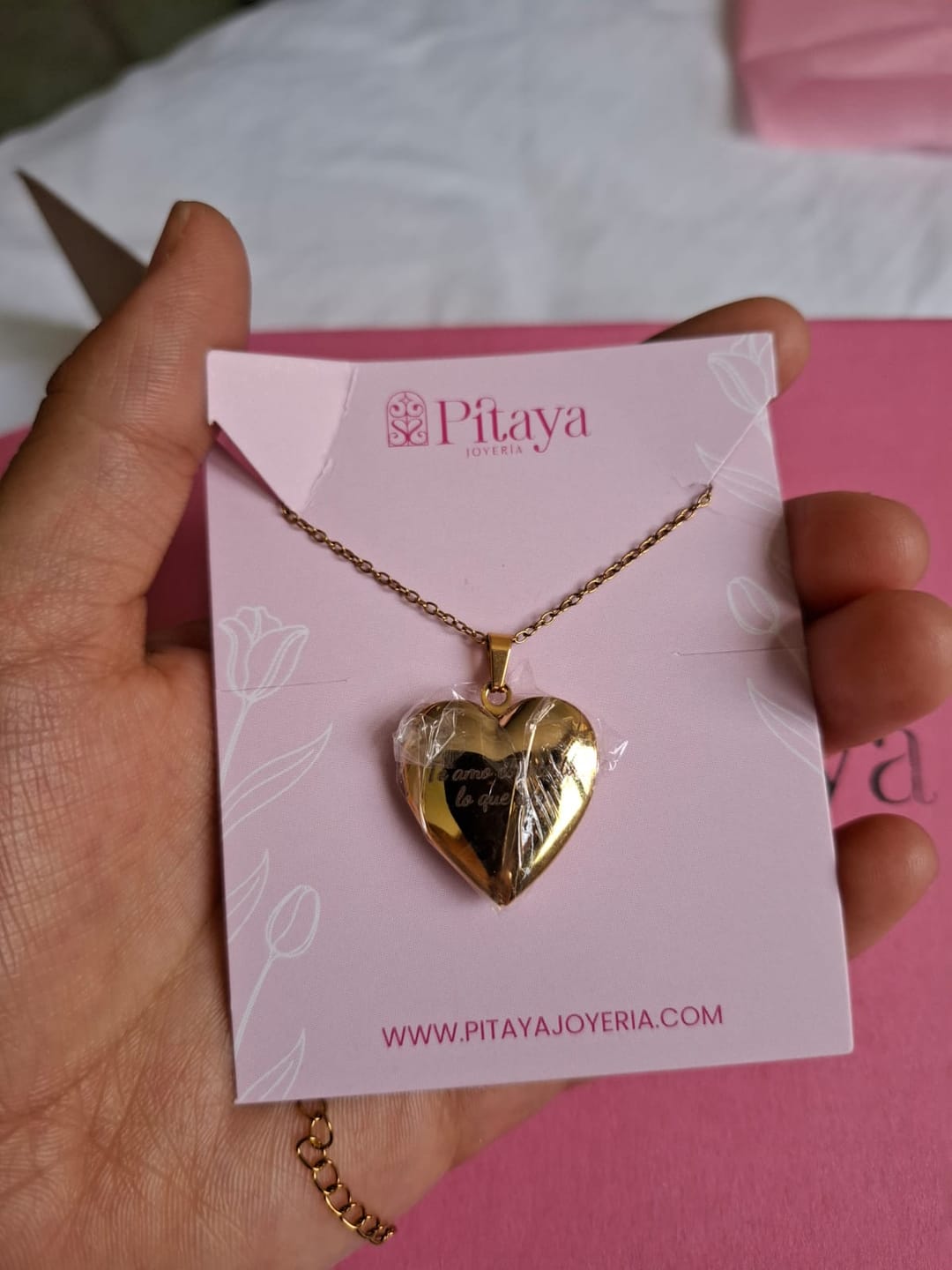 Customer photo review of Relicario Love Personalizado