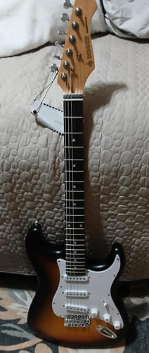 Customer photo review of Donner DST-80 Electric Guitar Beginner Kit with Amp