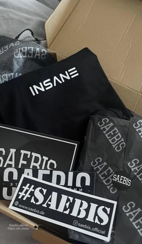 Customer photo review of INSANE Damen Oversized T-Shirt schwarz by SAEBIS®