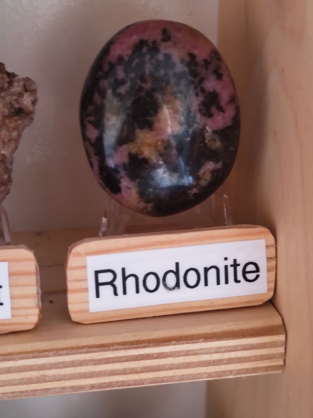 Customer photo review of Pierre Rhodonite