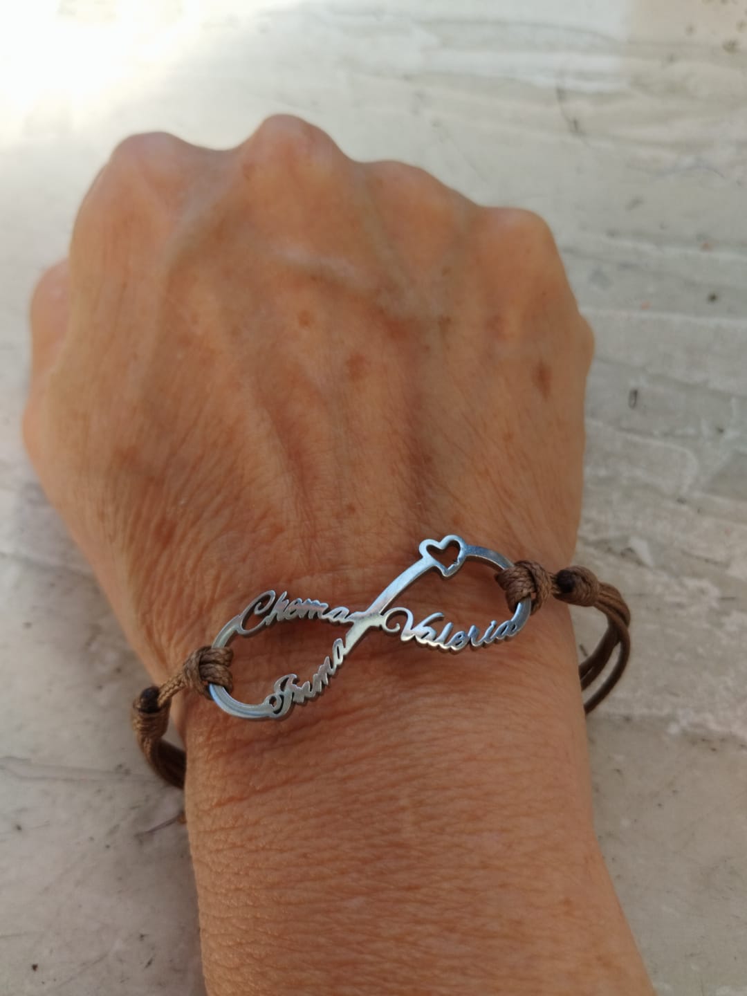 Customer photo review of Pulsera con el signo del infinito