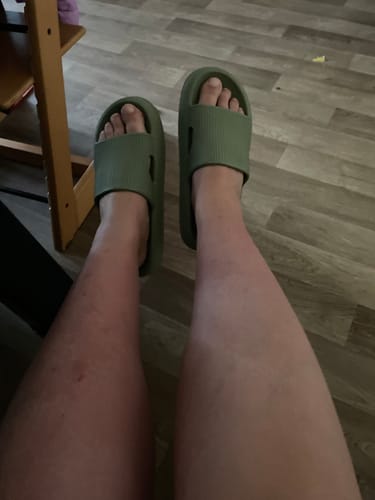 Customer photo review of HappyFlops