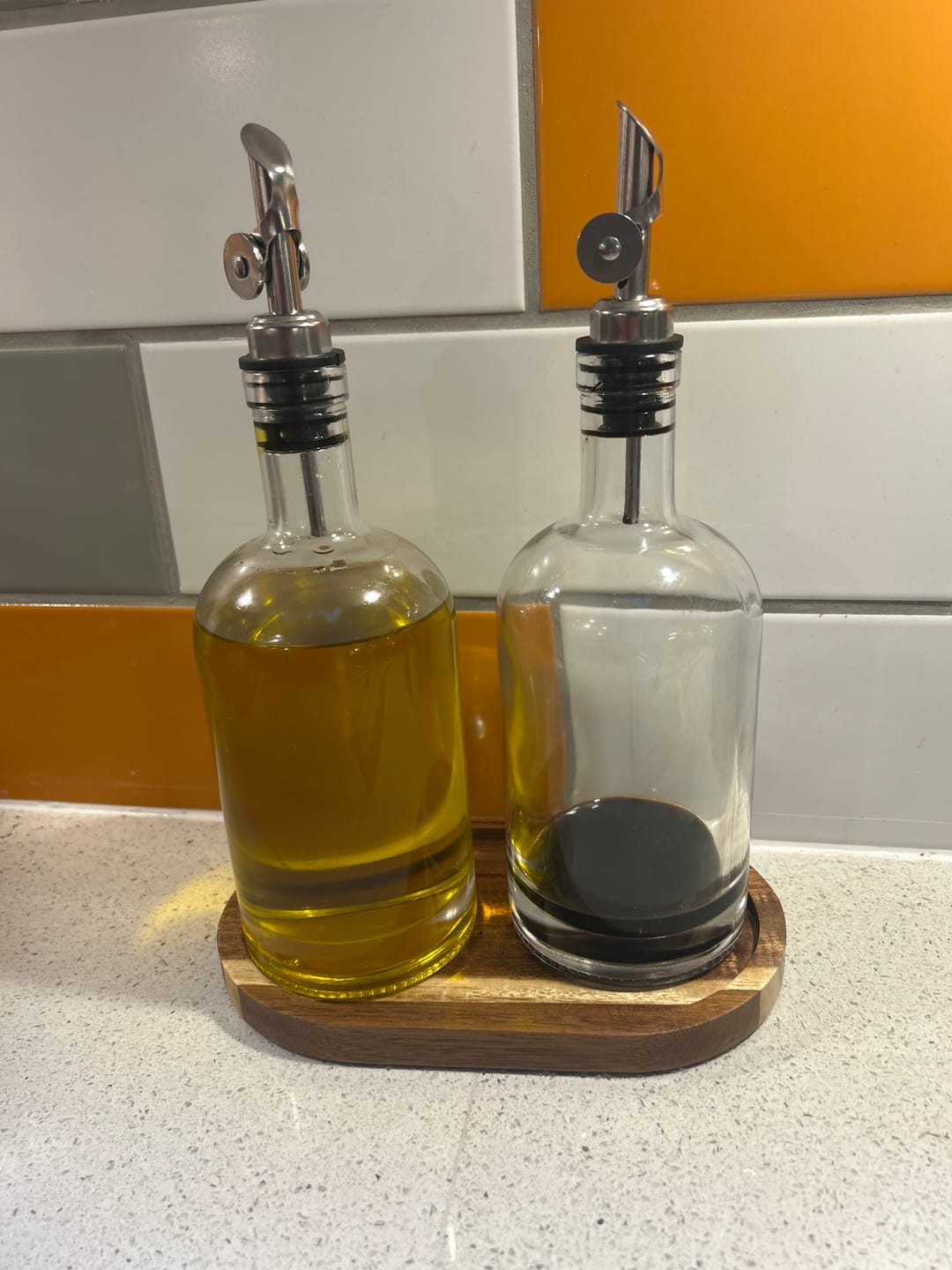 Customer photo review of Set of 2 Round Glass Oil Bottle 500 ML & Oval Tray