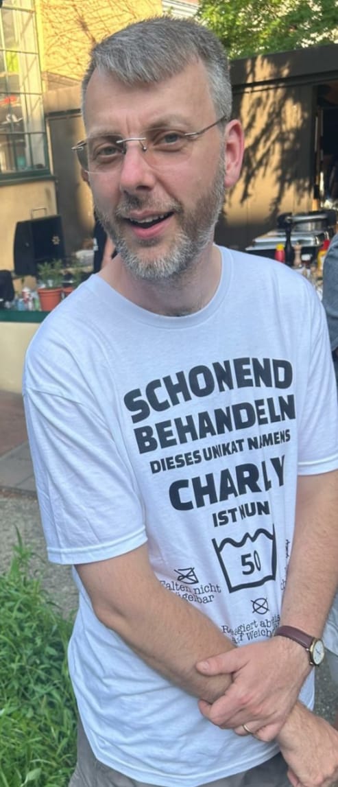 Customer photo review of Lustiges Geburtstags Shirt - Schonend Behandeln - Personalisierbares Herren T-Shirt