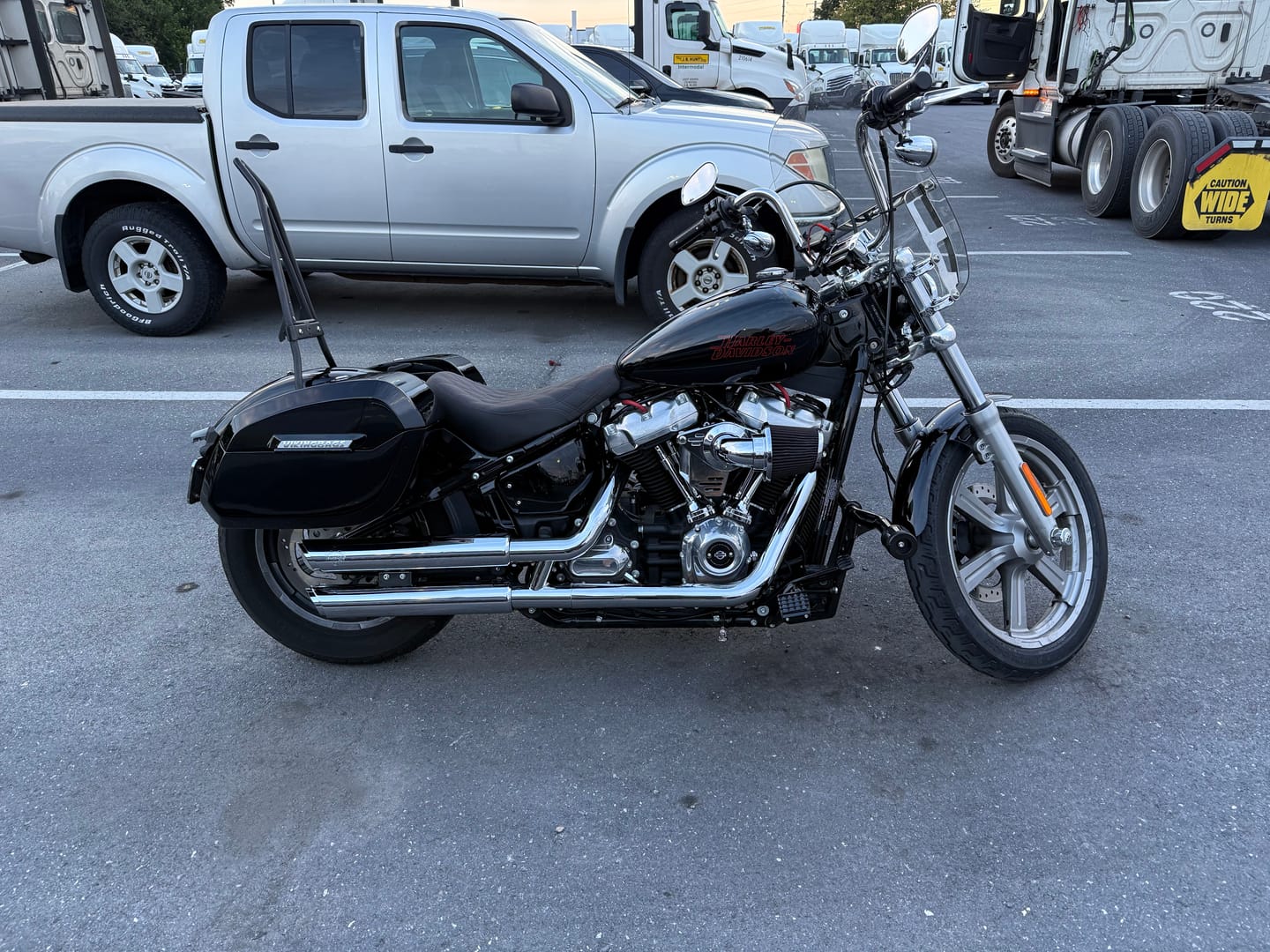 Customer photo review of 32L - Darkin Large Quick Mount Painted Hard Saddlebags for Harley Softail Standard FXST