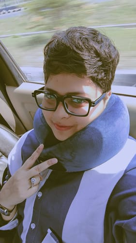 Customer photo review of Frido Travel Neck Pillow