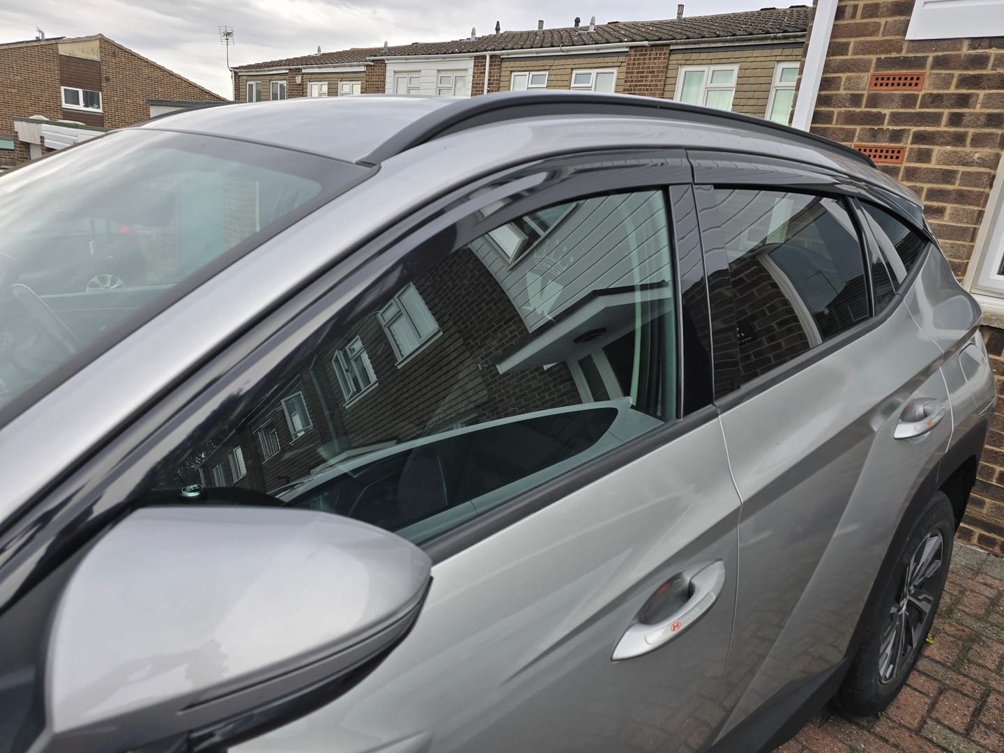 Customer photo review of Auto Clover Wind Deflectors Set for Hyundai Tucson 2021+ (6 pieces)