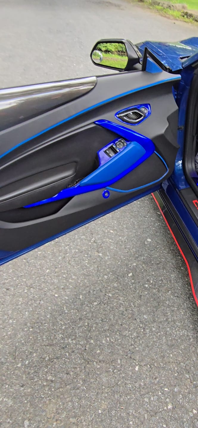 Customer photo review of 2016-2024 Camaro Real Carbon Fiber Interior Door Panel Chrome Trim Cover