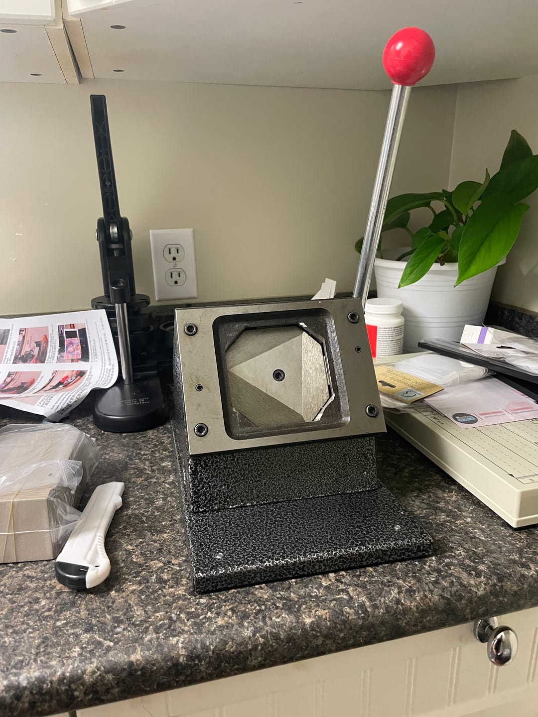 Customer photo review of FMCRAFTS 63.5x63.5MM(2.5"x2.5") Magnets Machine Kit With Cutter And Materials