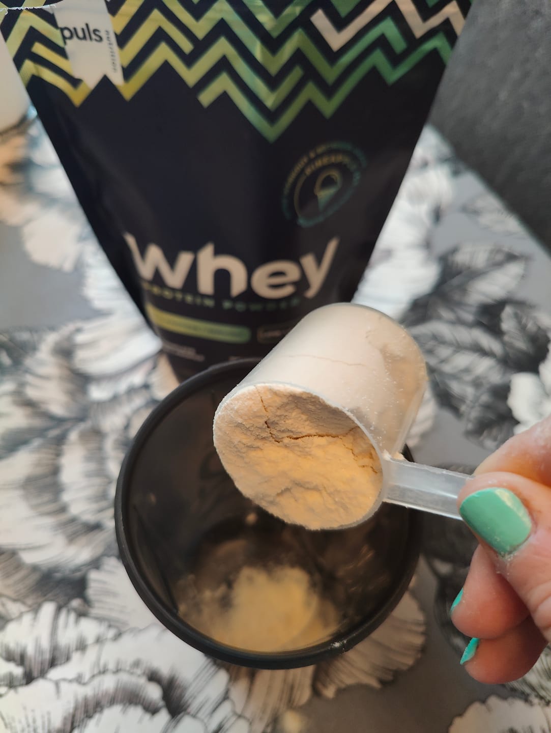 Customer photo review of WHEY PROTEIN Pineapple Ice Cream 350g LOW LACTOSE
