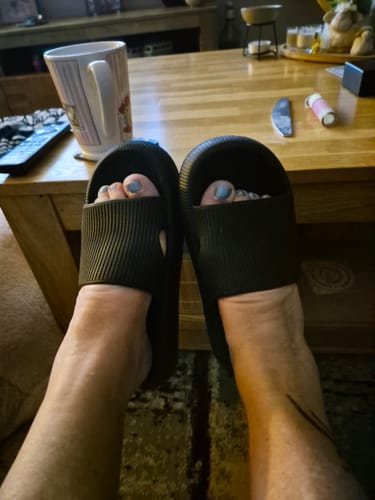 Customer photo review of HappyFlops