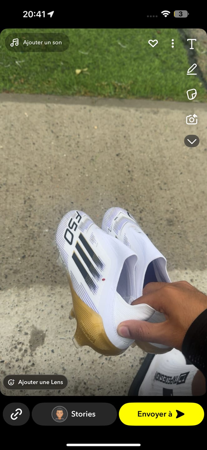 Customer photo review of F50 Elite Laceless FG Road to Glory - Blanc/Noir/Doré