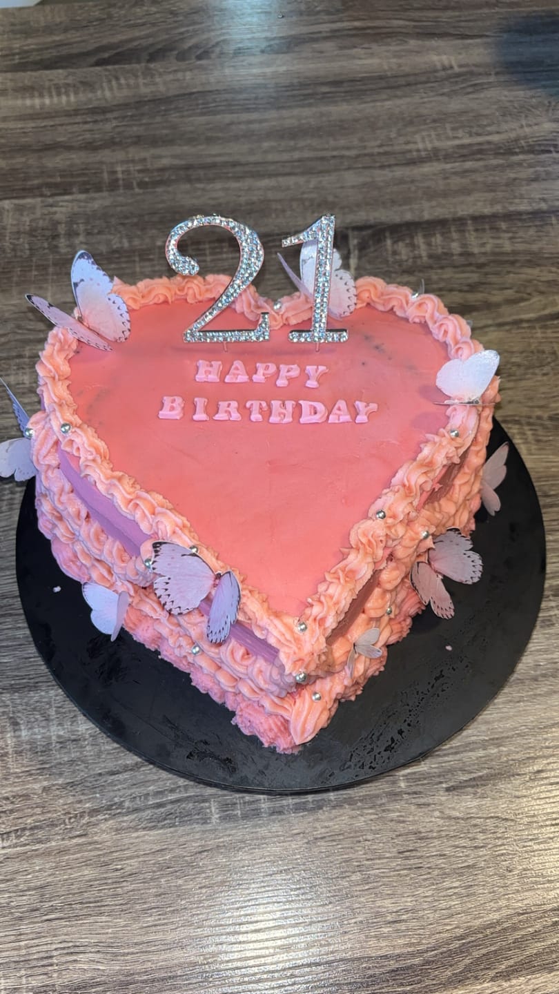 Customer photo review of Pastel Pink Edible Wafer Butterflies - Mix sizes - 24pcs