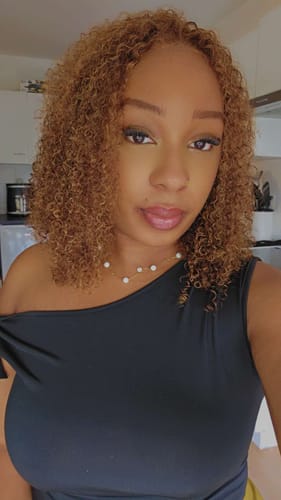 Customer photo review of CurlyMe Wear Go Glueless Highlights Ombre Hair Pre-cut HD Lace Kinky Curly Wig
