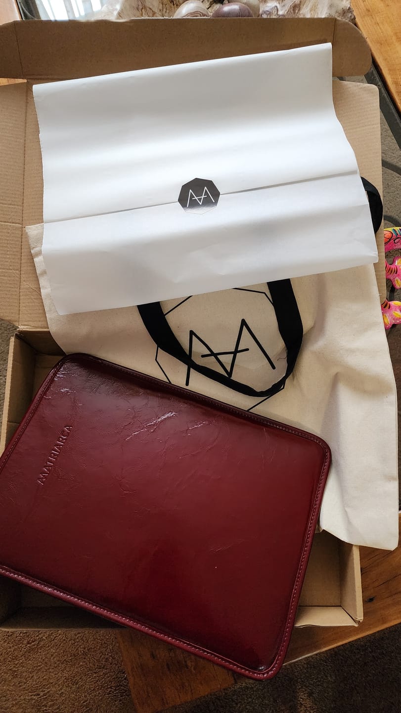 Customer photo review of Funda Notebook  guinda
