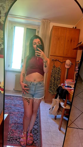 Customer photo review of Top corto con strascico - bordeaux