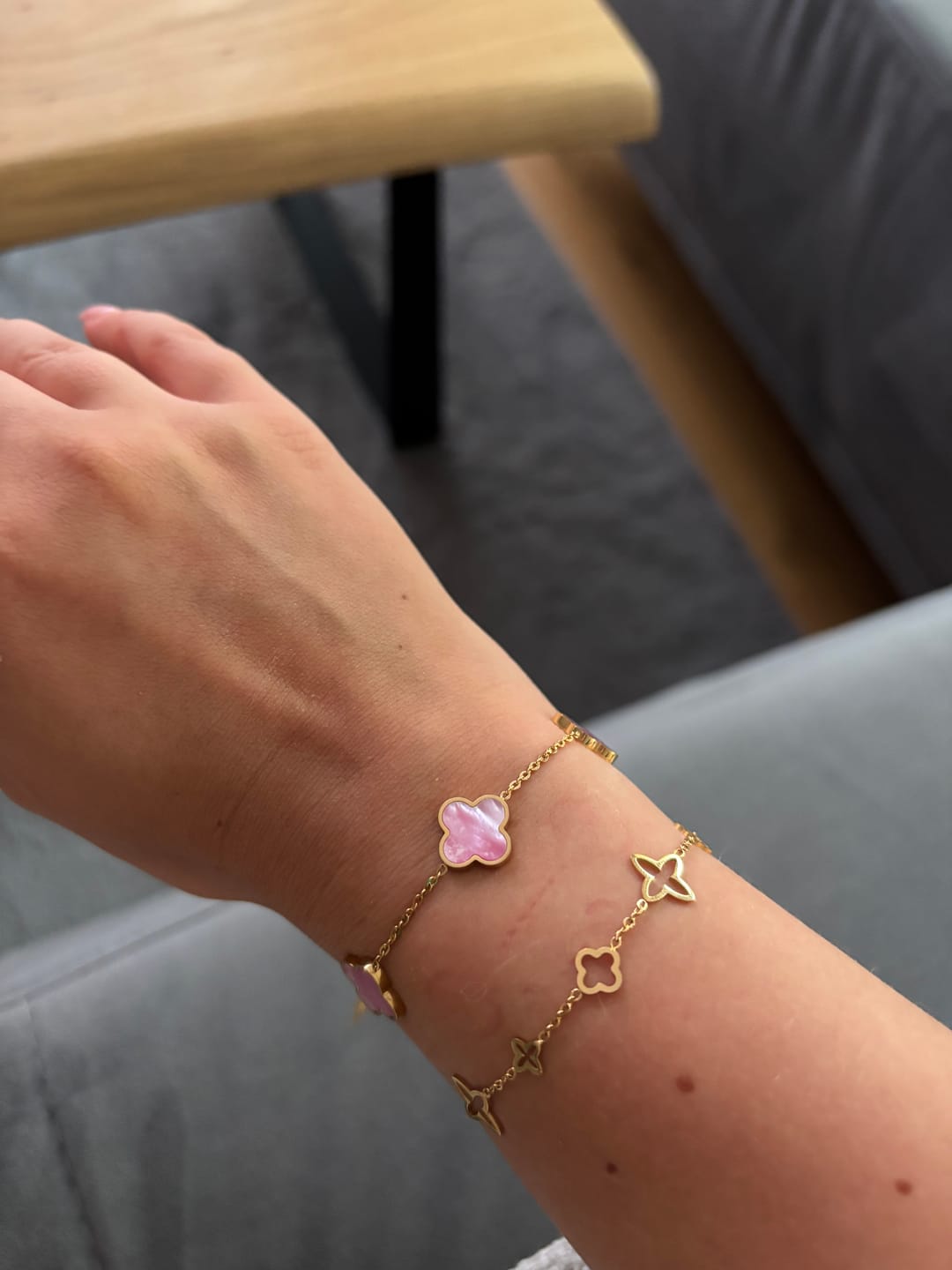 Customer photo review of Rosa Perlmutt Clover Armband | 18K vergoldet
