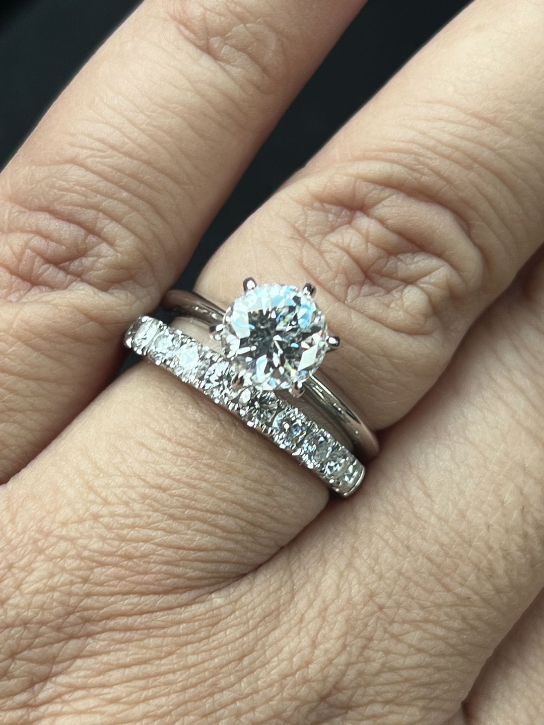 Customer photo review of Rodiffy Moissanite 2.0 Ct ～3.0Ct Round Cut 6 Prong White Gold Engagement Ring