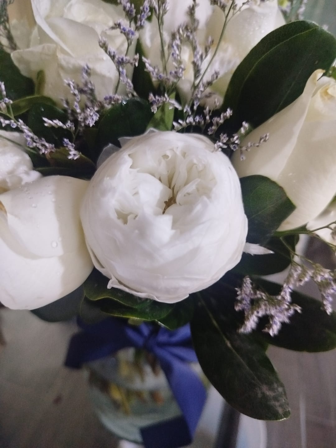 Customer photo review of Armonía - Peonia Blanca, Rosa Blanca y Perrito Blanco